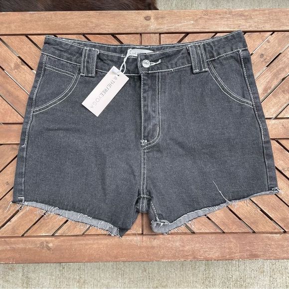 THEFREEYOGA NWT Black Denim White Stitch Cut Off Frayed Shorts - Picture 1 of 8